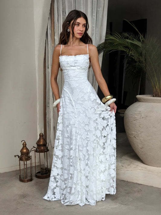 Elegancka sukienka maxi z koronką w kwiaty na ramiączkach