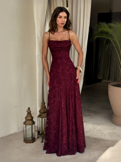 Elegancka sukienka maxi z koronką w kwiaty na ramiączkach
